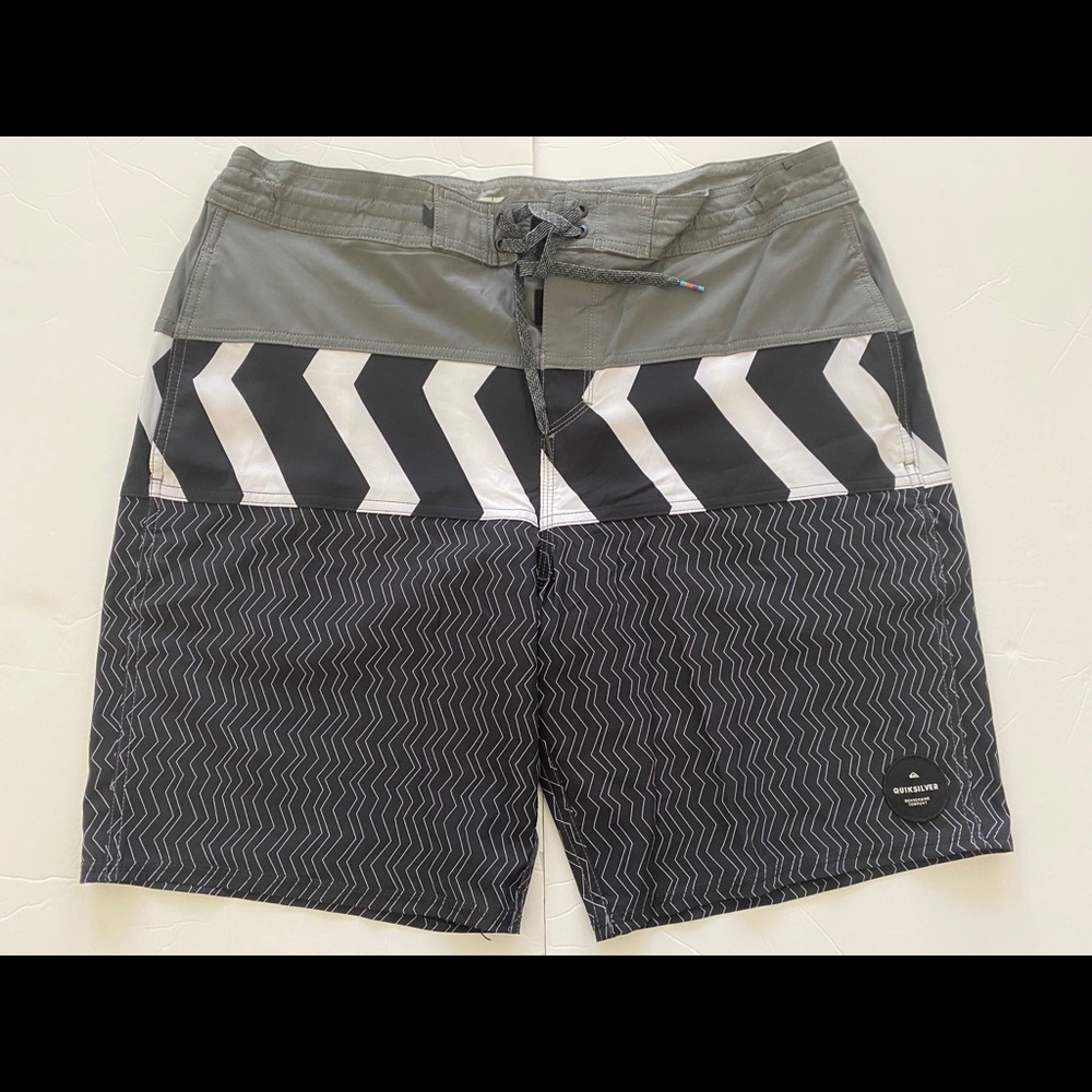 Quiksilver Boardshorts (Size 36)